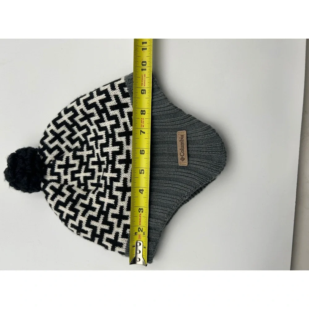 Columbia Youth Omni-Heat Beanie Earflap Hat Black White‎ Grey Geometric  Beanie